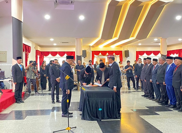                                                                                                                                                                    Kutai Kartanegara
                                                                                                                                                                                                                                                                                                                                                                                                                                                                                                                                                                                                     